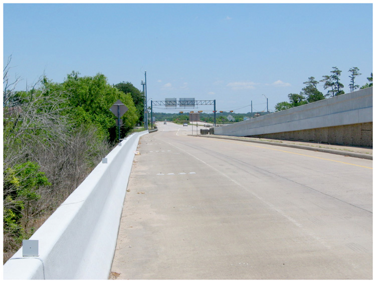 Business SH146 entrance to SH146 close to Bayland Park - Baytown, Texas